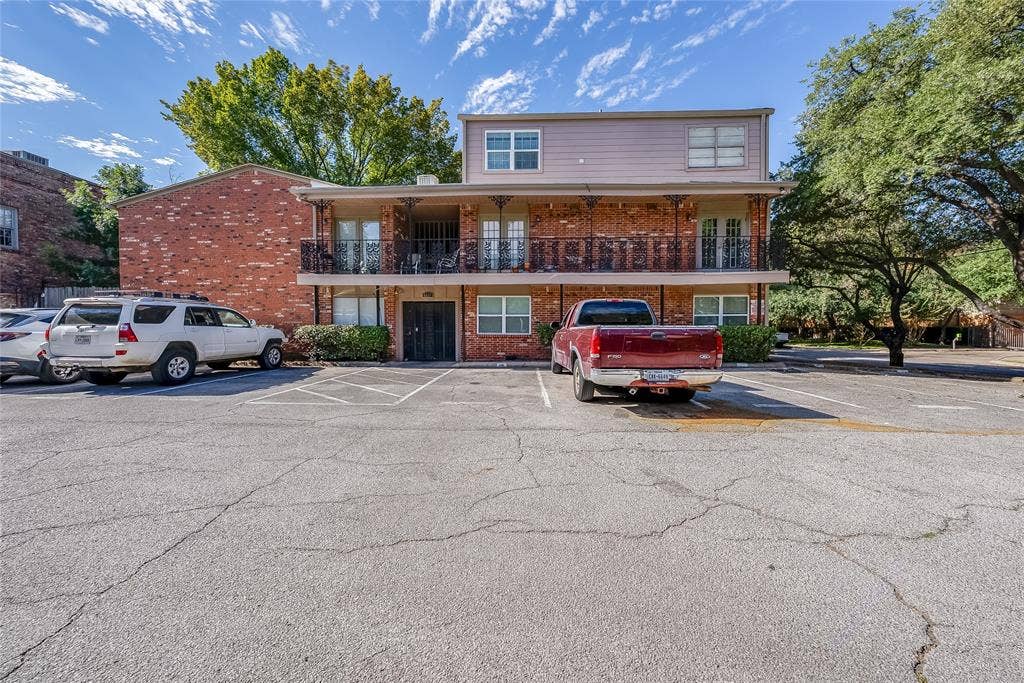 4525 Gilbert Avenue, #201, Dallas, TX 75219 4525 Gilbert Avenue, #201, Dallas, TX 75219
