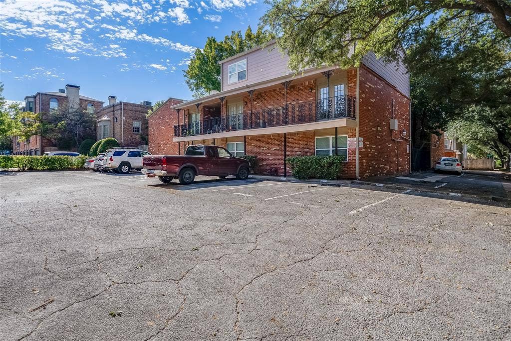 4525 Gilbert Avenue, #201, Dallas, TX 75219 4525 Gilbert Avenue, #201, Dallas, TX 75219