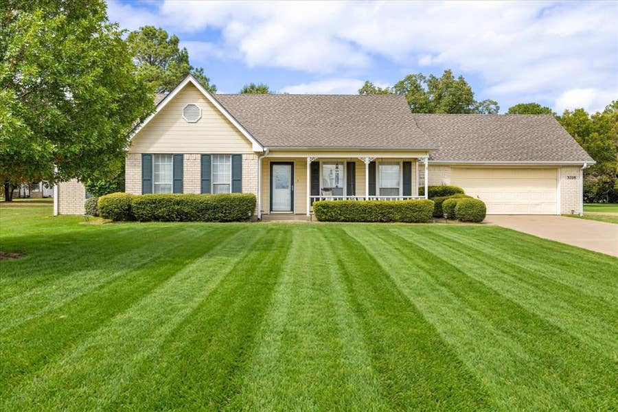 Property photo for 3708 Indian Creek Trail, Granbury, TX