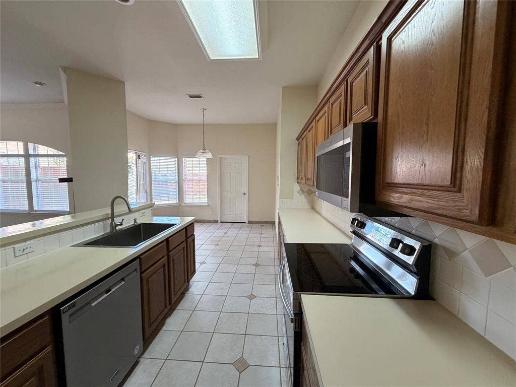 337 Sycamore Drive, Murphy, TX 75094 337 Sycamore Drive, Murphy, TX 75094