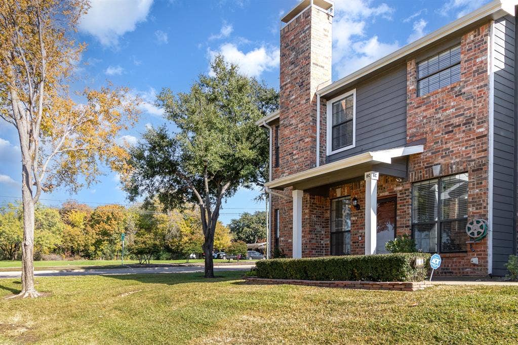 2800 Keller Springs Road, #8C, Carrollton, TX 75006 Landscaped exterior, fully maintained and sprinkled by HOA.