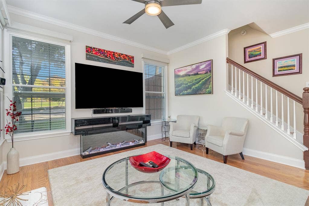 2800 Keller Springs Road, #8C, Carrollton, TX 75006 Living area is large, spacious and has lighted ceiling fan for energy efficiency. Lots of wall space for your artwork or for your flat screen TV.