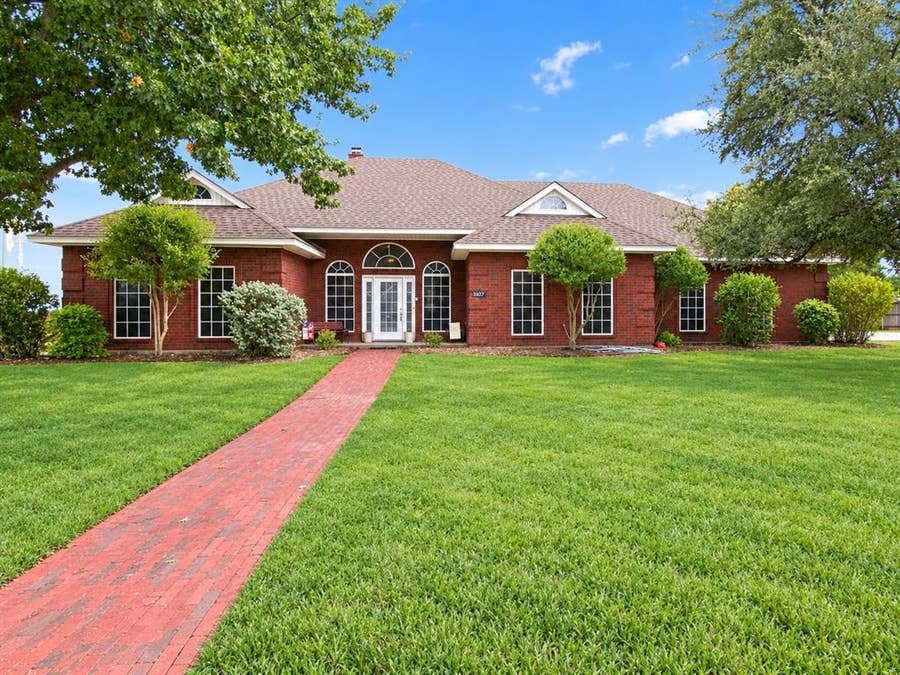 Property photo for 1607 N Park Drive, Bowie, TX