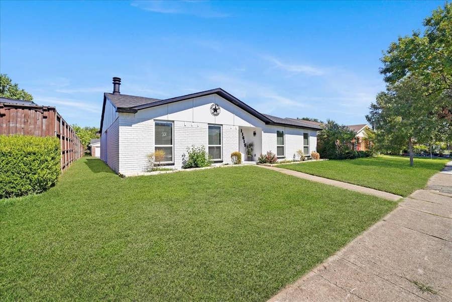 Property photo for 11615 Featherbrook Drive, Dallas, TX