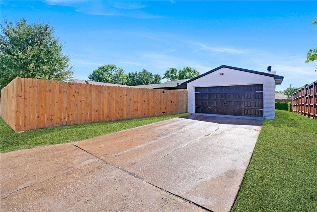 11615 Featherbrook Drive, Dallas, TX 75228 11615 Featherbrook Drive, Dallas, TX 75228