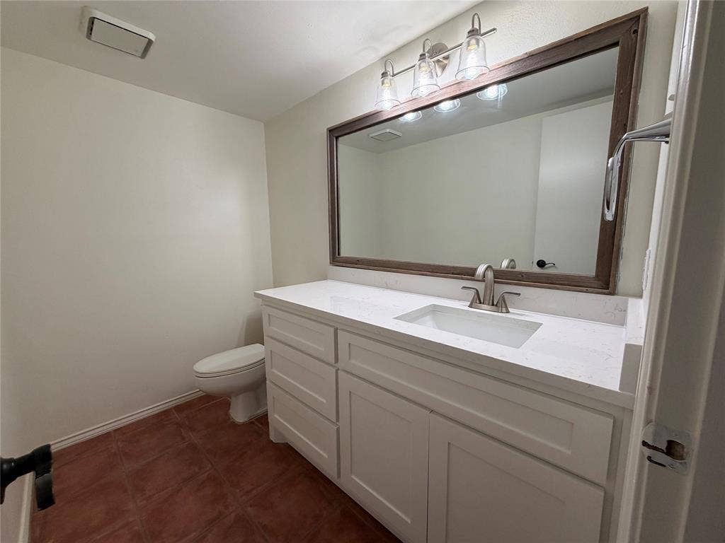 9229 Highedge Circle, Dallas, TX 75238 Powder Bath
