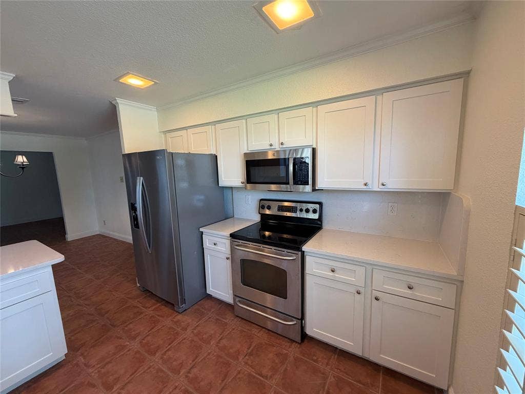 9229 Highedge Circle, Dallas, TX 75238 9229 Highedge Circle, Dallas, TX 75238