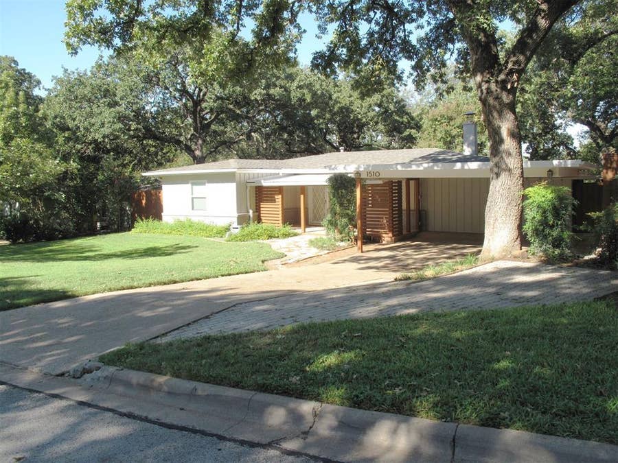 Property photo for 1510 Briarwood Boulevard, Arlington, TX