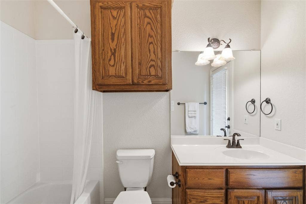Secondary Master Bathroom