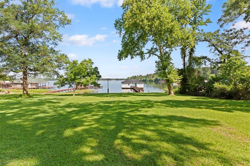 18630 Eastside Road, Troup, TX 75789 Expansive green lawn with mature trees and waterfront access