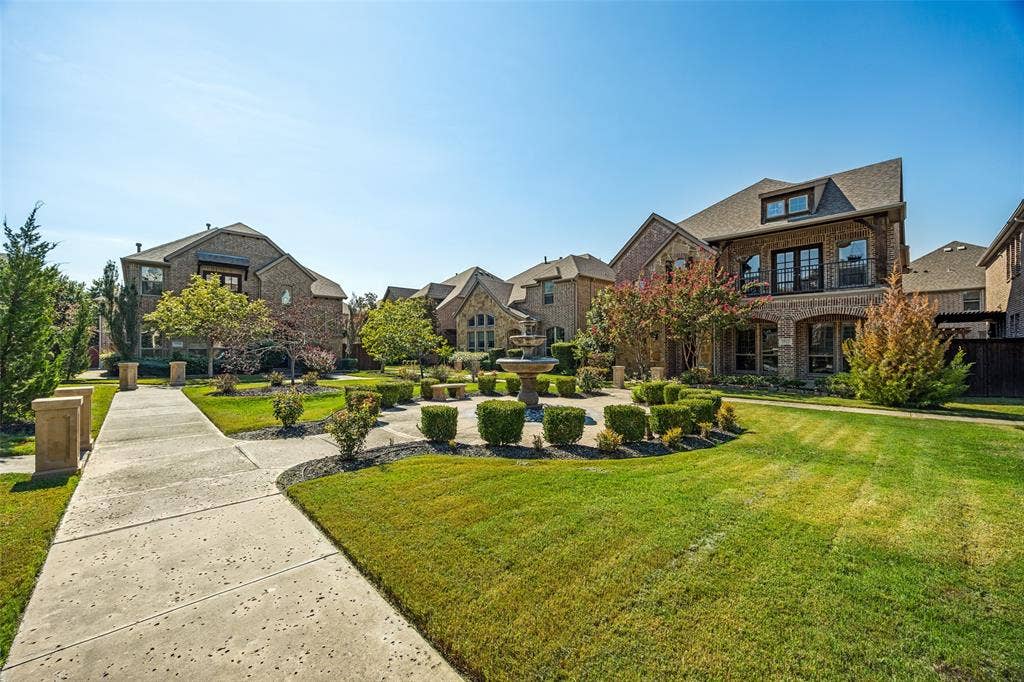 2516 Bill Moses Parkway, Farmers Branch, TX 75234 Beautiful grounds just outside your door!