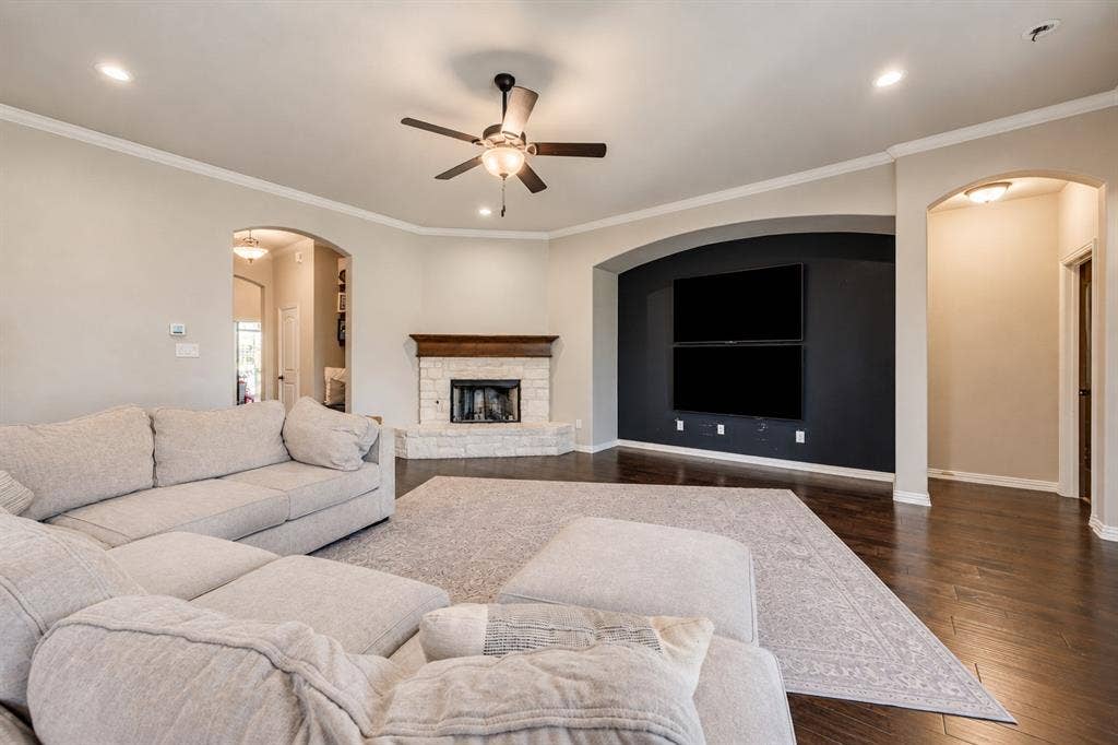 2740 Chimney Rock Road, Burleson, TX 76028