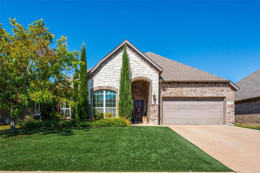 Property photo for 2740 Chimney Rock Road, Burleson, TX