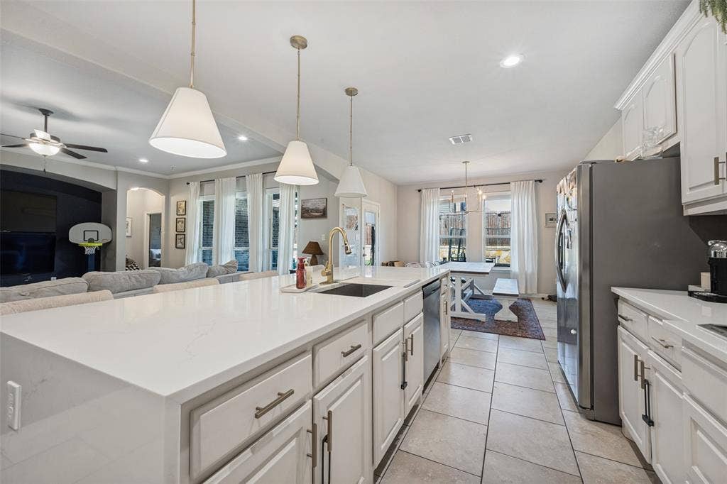 2740 Chimney Rock Road, Burleson, TX 76028