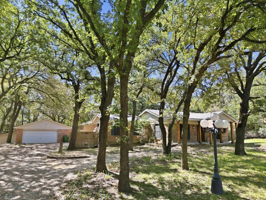 1004 Lakeview Drive, Joshua, TX 76058