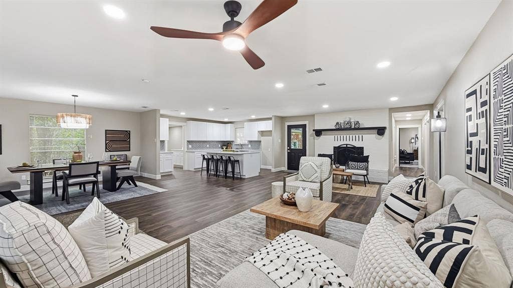 1004 Lakeview Drive, Joshua, TX 76058