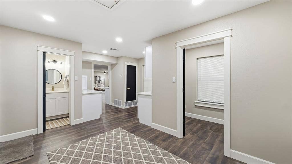 1004 Lakeview Drive, Joshua, TX 76058