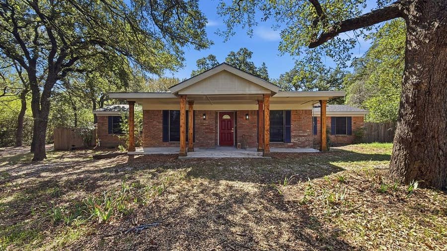 Property photo for 1004 Lakeview Drive, Joshua, TX
