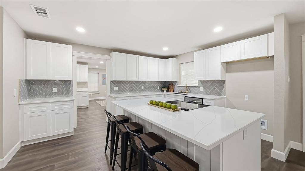 1004 Lakeview Drive, Joshua, TX 76058