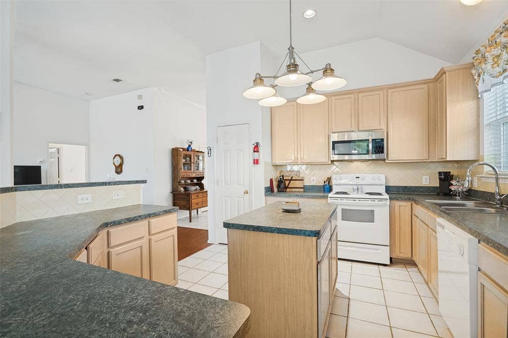 4714 Parkhaven Drive, Garland, TX 75043 4714 Parkhaven Drive, Garland, TX 75043
