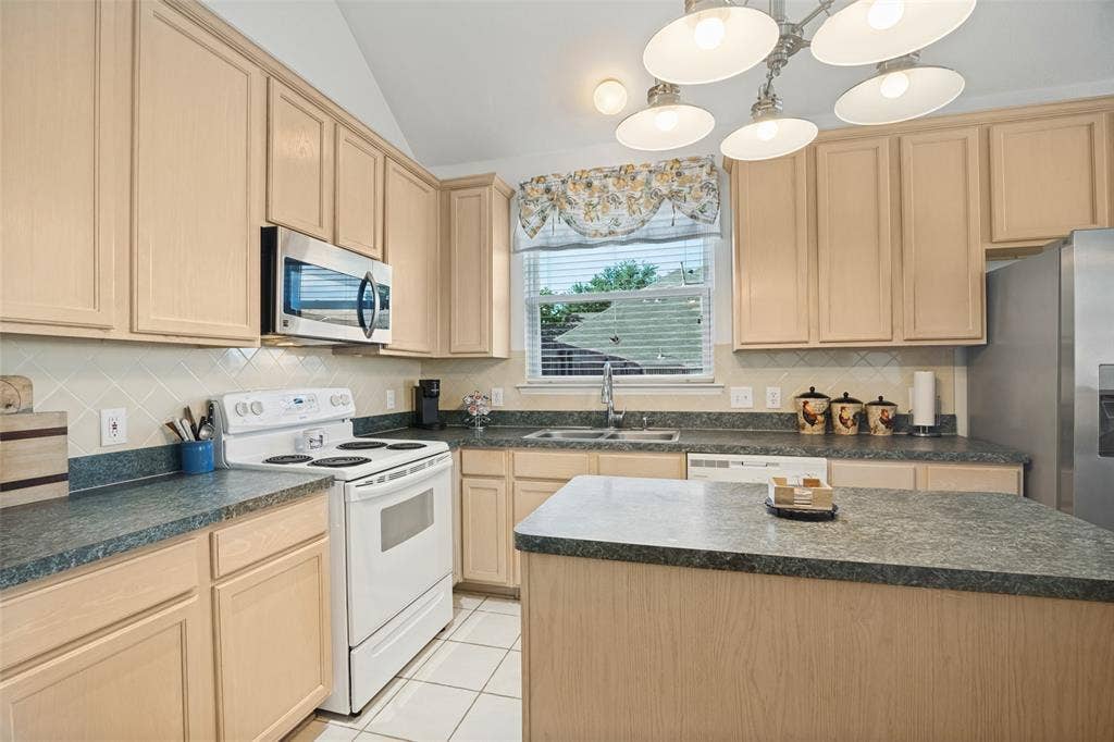 4714 Parkhaven Drive, Garland, TX 75043 4714 Parkhaven Drive, Garland, TX 75043