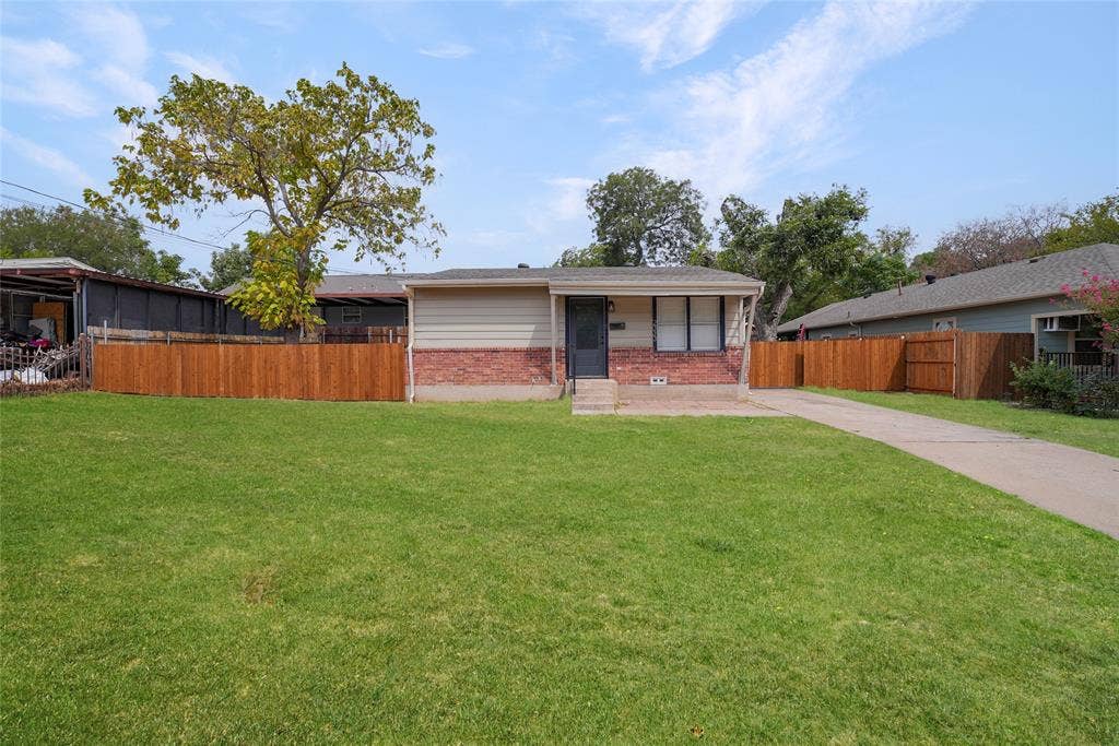 2333 Bird Street, Fort Worth, TX 76111