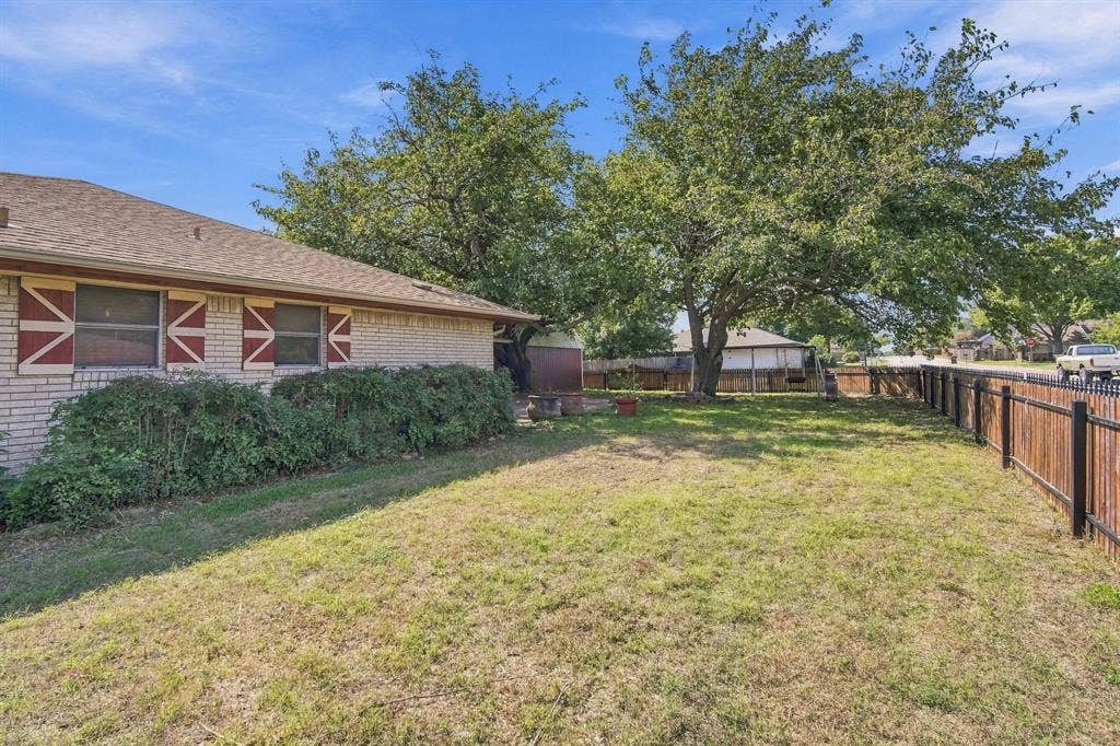 1501 Meadow Court, Midlothian, TX 76065 1501 Meadow Court, Midlothian, TX 76065