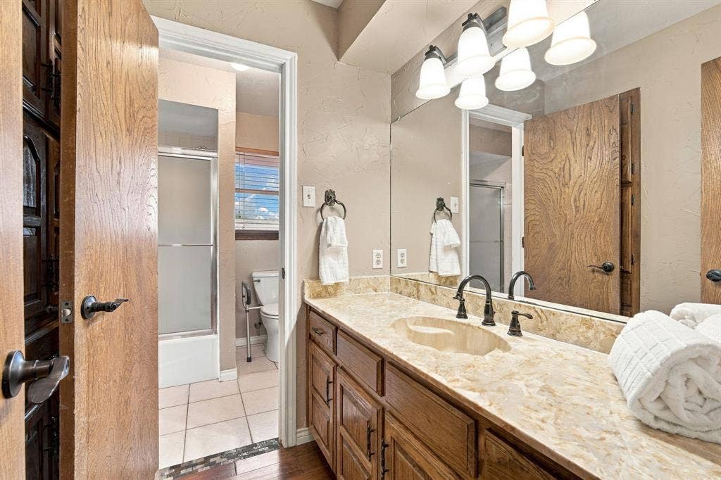 1501 Meadow Court, Midlothian, TX 76065 1501 Meadow Court, Midlothian, TX 76065