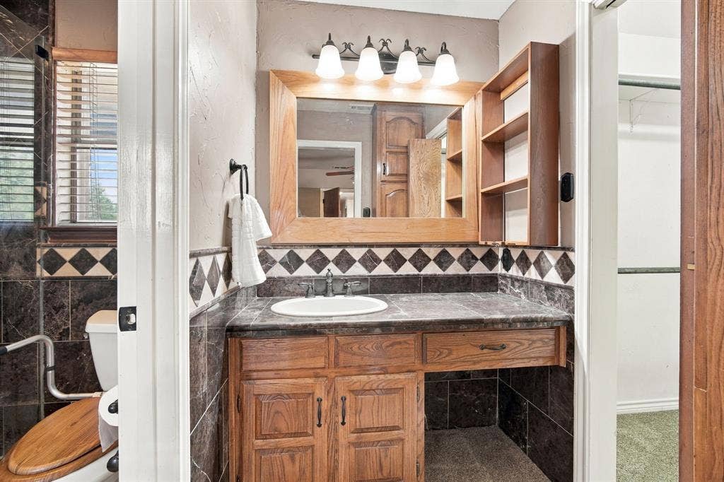 1501 Meadow Court, Midlothian, TX 76065 1501 Meadow Court, Midlothian, TX 76065