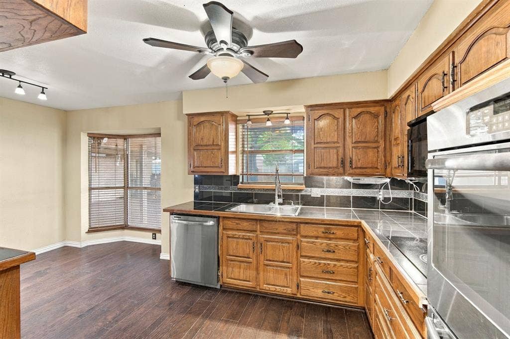 1501 Meadow Court, Midlothian, TX 76065 1501 Meadow Court, Midlothian, TX 76065