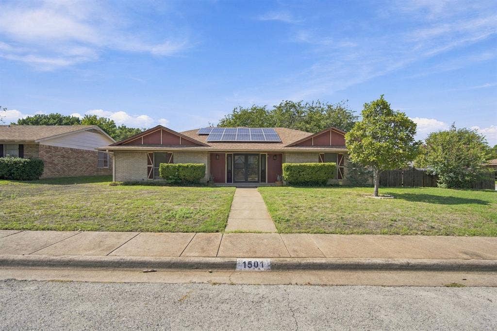 1501 Meadow Court, Midlothian, TX 76065 1501 Meadow Court, Midlothian, TX 76065