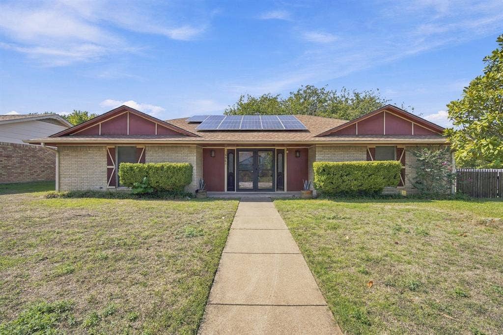 1501 Meadow Court, Midlothian, TX 76065 1501 Meadow Court, Midlothian, TX 76065