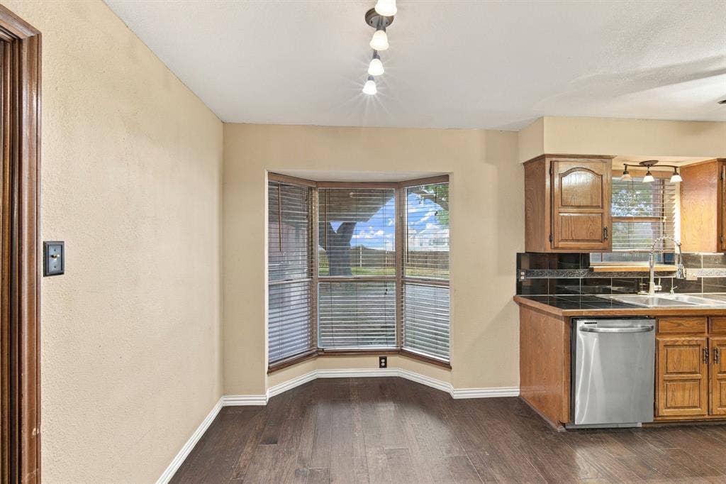 1501 Meadow Court, Midlothian, TX 76065 1501 Meadow Court, Midlothian, TX 76065