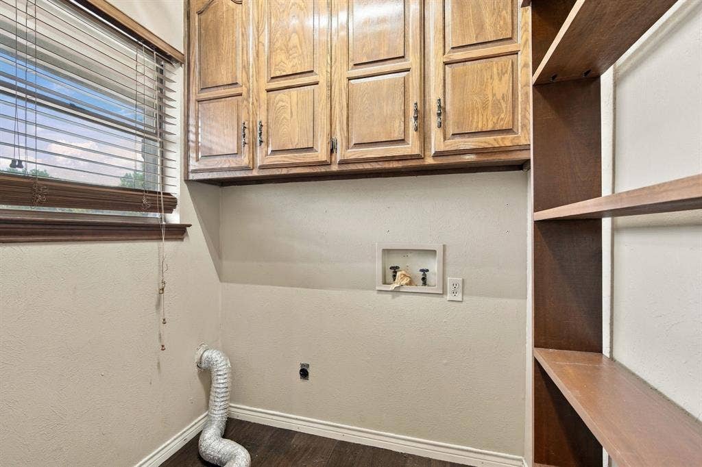 1501 Meadow Court, Midlothian, TX 76065 1501 Meadow Court, Midlothian, TX 76065