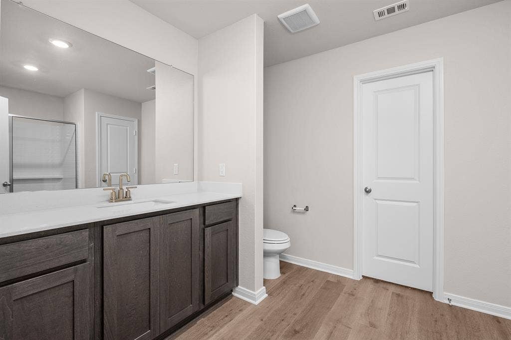 132 North Island Drive, Terrell, TX 75160 132 North Island Drive, Terrell, TX 75160
