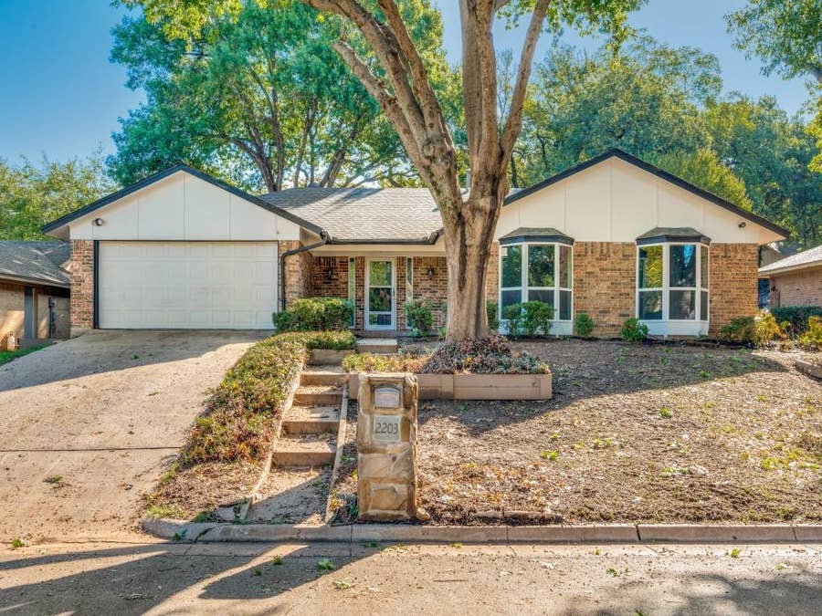 Property photo for 2203 Valleydale Drive, Arlington, TX