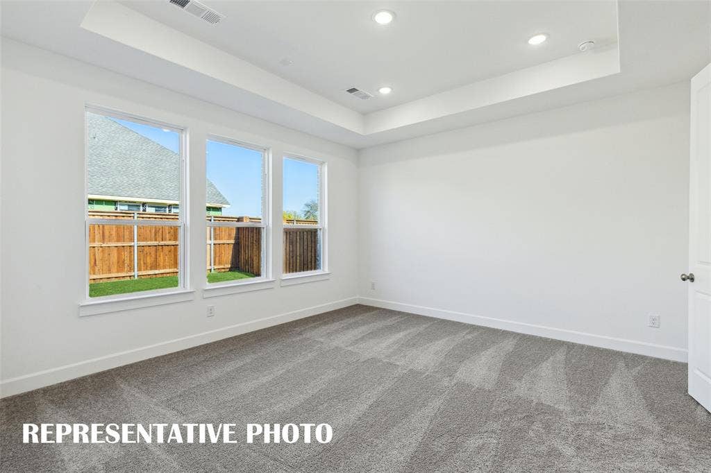 5401 Roselyn Way, McKinney, TX 75070 Your new owner's suite is a peaceful and relaxing retreat where you can unwind and refresh at the end of the day. REPRESENTATIVE PHOTO