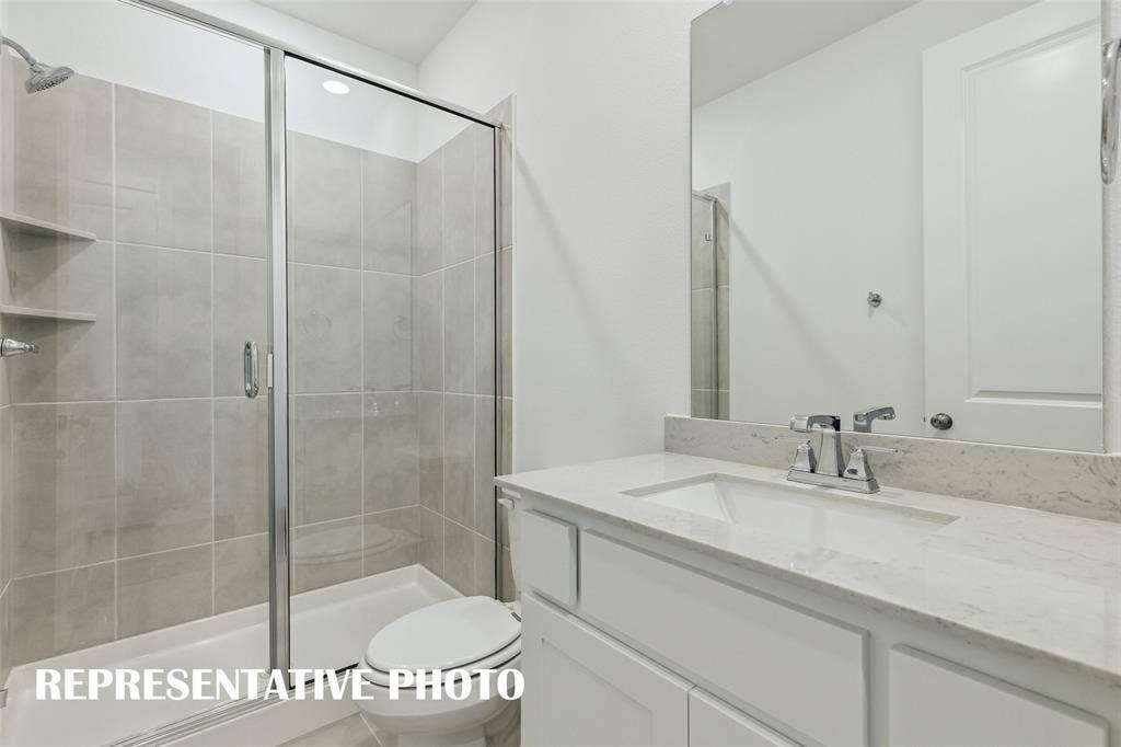 5401 Roselyn Way, McKinney, TX 75070 Friends and family will feel right at home in any of the beautifully finished guest baths. REPRESENTATIVE PHOTO