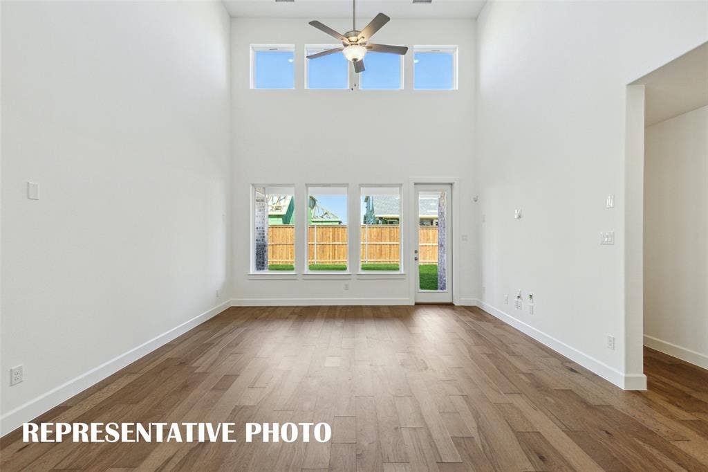 5401 Roselyn Way, McKinney, TX 75070 Your new family room is flooded with natural light from floor to ceiling windows! REPRESENTATIVE PHOTO