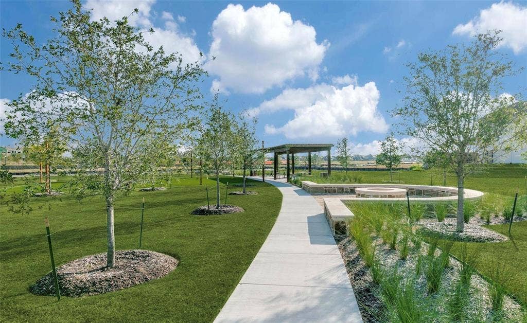 5401 Roselyn Way, McKinney, TX 75070 Walking paths and parks provide wonderful outdoor spaces in Estates at Stacy Crossing!