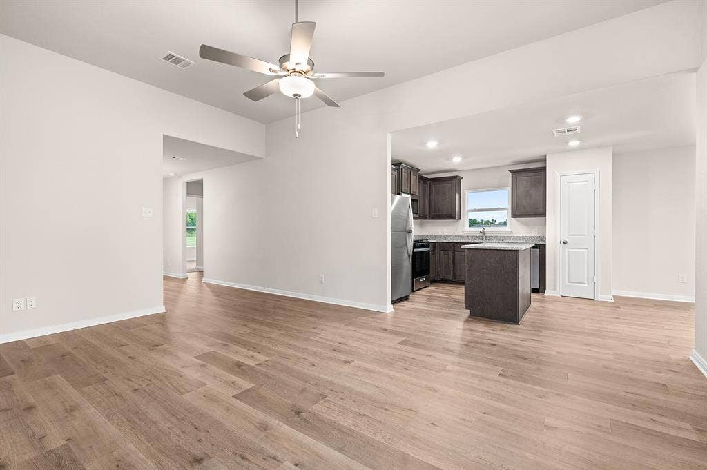 137 North Island Drive, Terrell, TX 75160 137 North Island Drive, Terrell, TX 75160