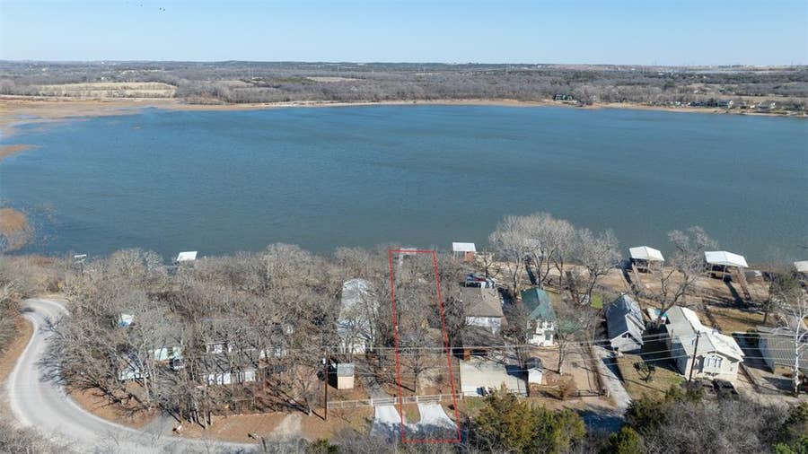 Property photo for 1154 W Lake Drive, Weatherford, TX
