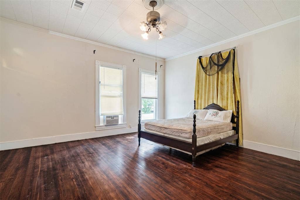 334 W Washington Street, Paris, TX 75460