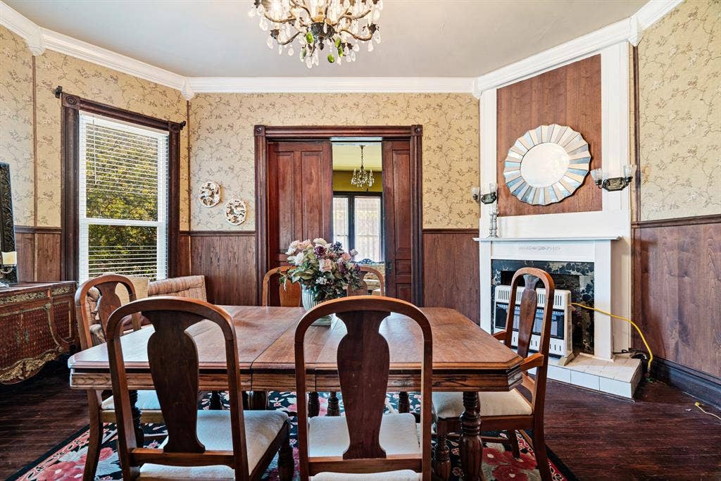 334 W Washington Street, Paris, TX 75460