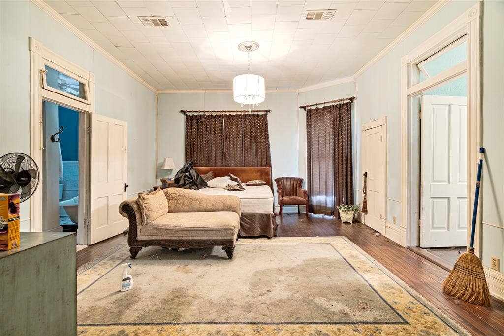 334 W Washington Street, Paris, TX 75460