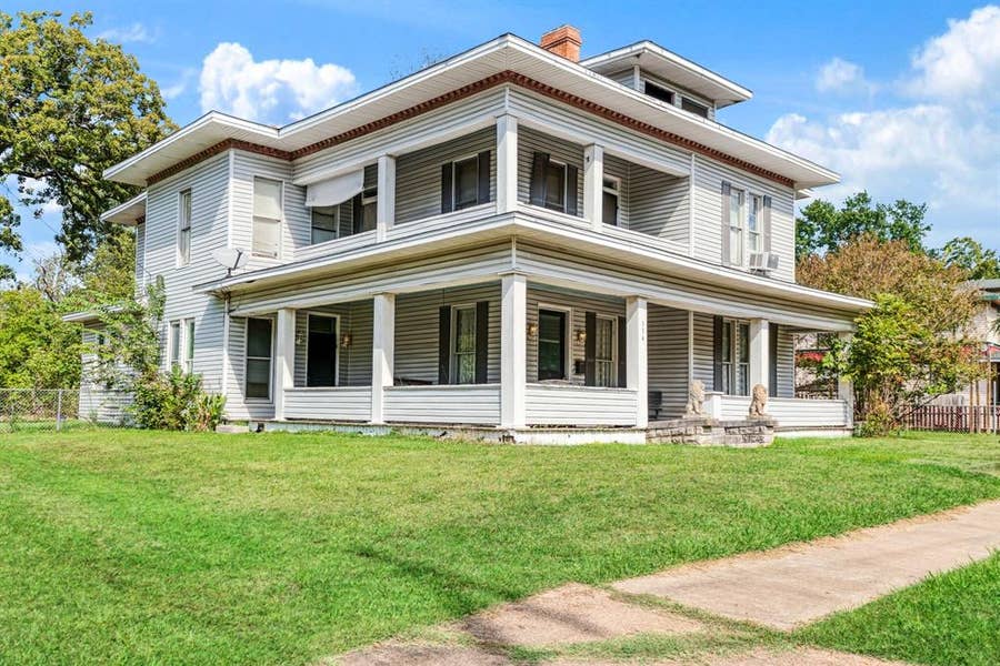 Property photo for 334 W Washington Street, Paris, TX