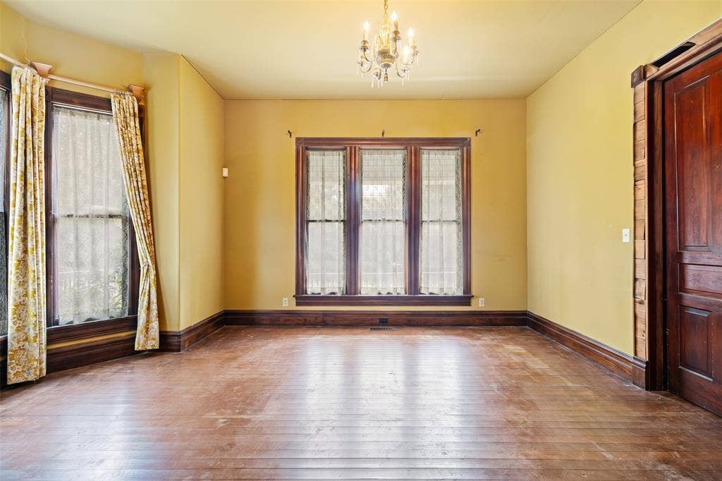 334 W Washington Street, Paris, TX 75460
