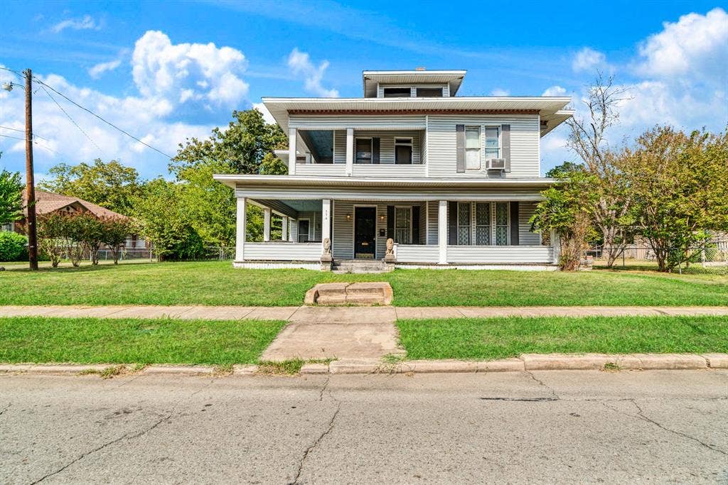 334 W Washington Street, Paris, TX 75460