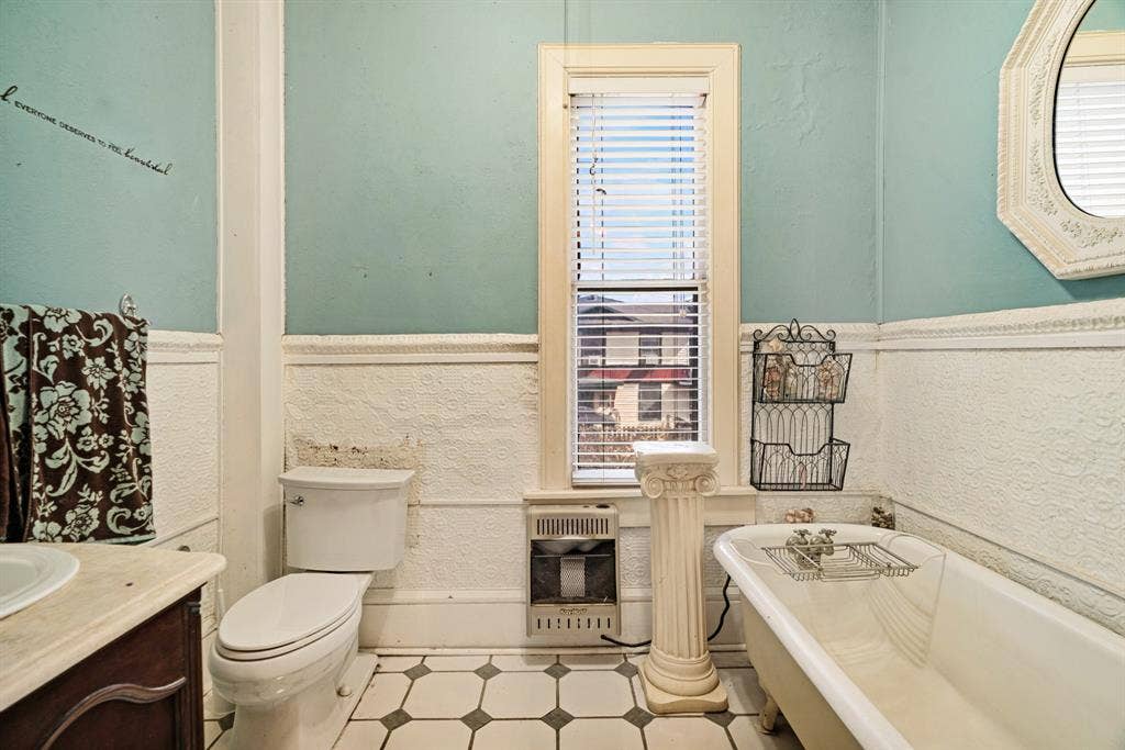 334 W Washington Street, Paris, TX 75460