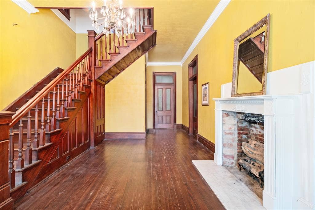 334 W Washington Street, Paris, TX 75460